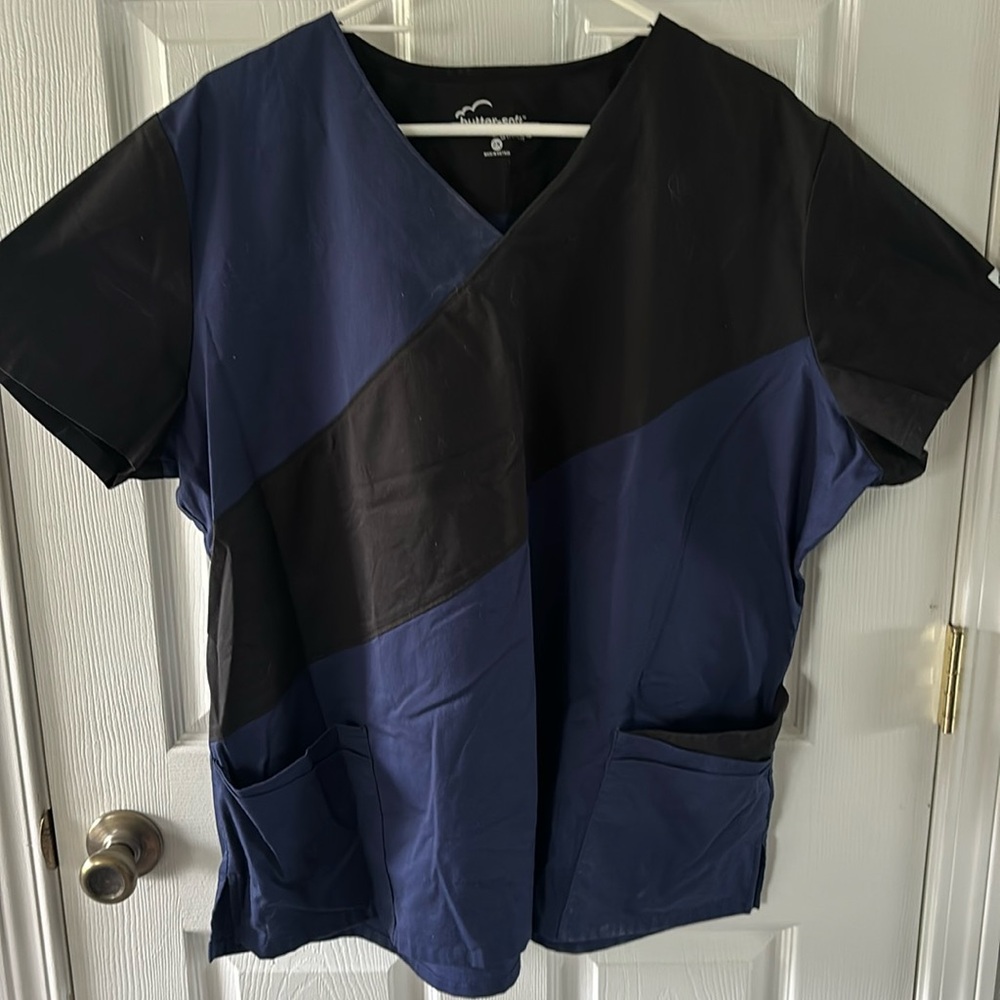 Women’s scrub top